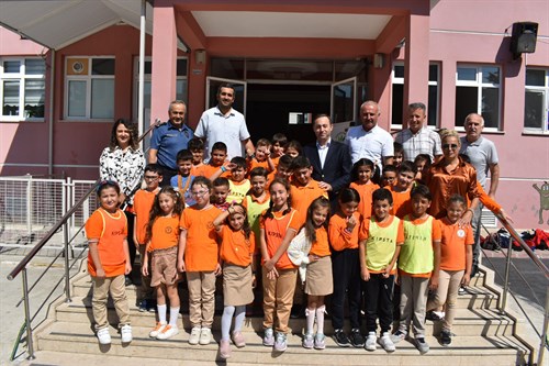 Kaymakamımız Sayın Kemal YILDIZ Adnan Kahveci İlköğretim Okulunu ve Çevresindeki Esnafları Ziyaret Etti.